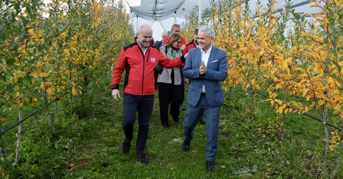 Ambasador Evropske unije Johan Satler posjetio plantaže „Naše Voće“ u Nikšiću